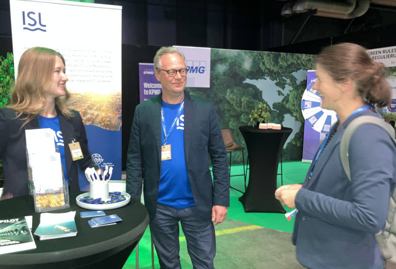 From left to right: Friederike Fontes (ISL), Prof. Dr. Nils Meyer-Larsen (ISL), Nadja Köppen (Advisor for Environmental Protection and Decarbonization in Shipping)
